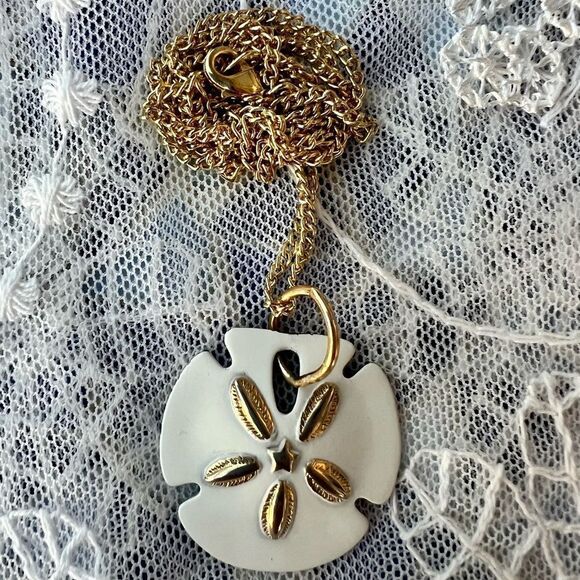Vintage 70’s Direction One Gold & Enamel Sand Dollar Pendant - Picture 2 of 6
